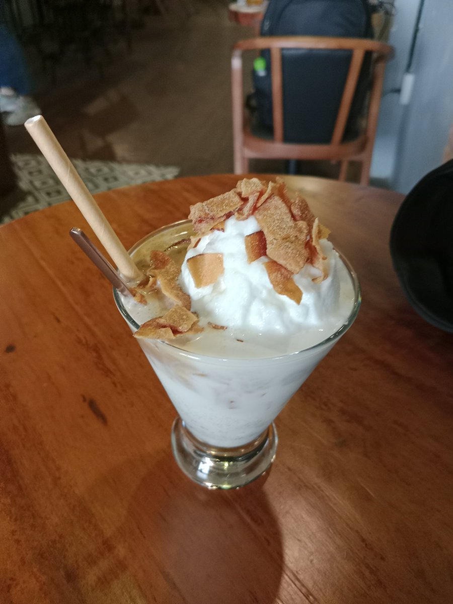 TropicalSpanish's tweet photo. Keeping on with the coconut obsession, 

Coconut coffee in Vietnam 😋 https://t.co/susU5qWT1t