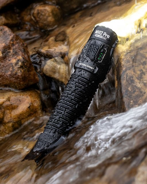 Like a warrior fighting in the rain.
Pic@Victor Rodriguez
#Nitecore #flashlight #MH12PRO