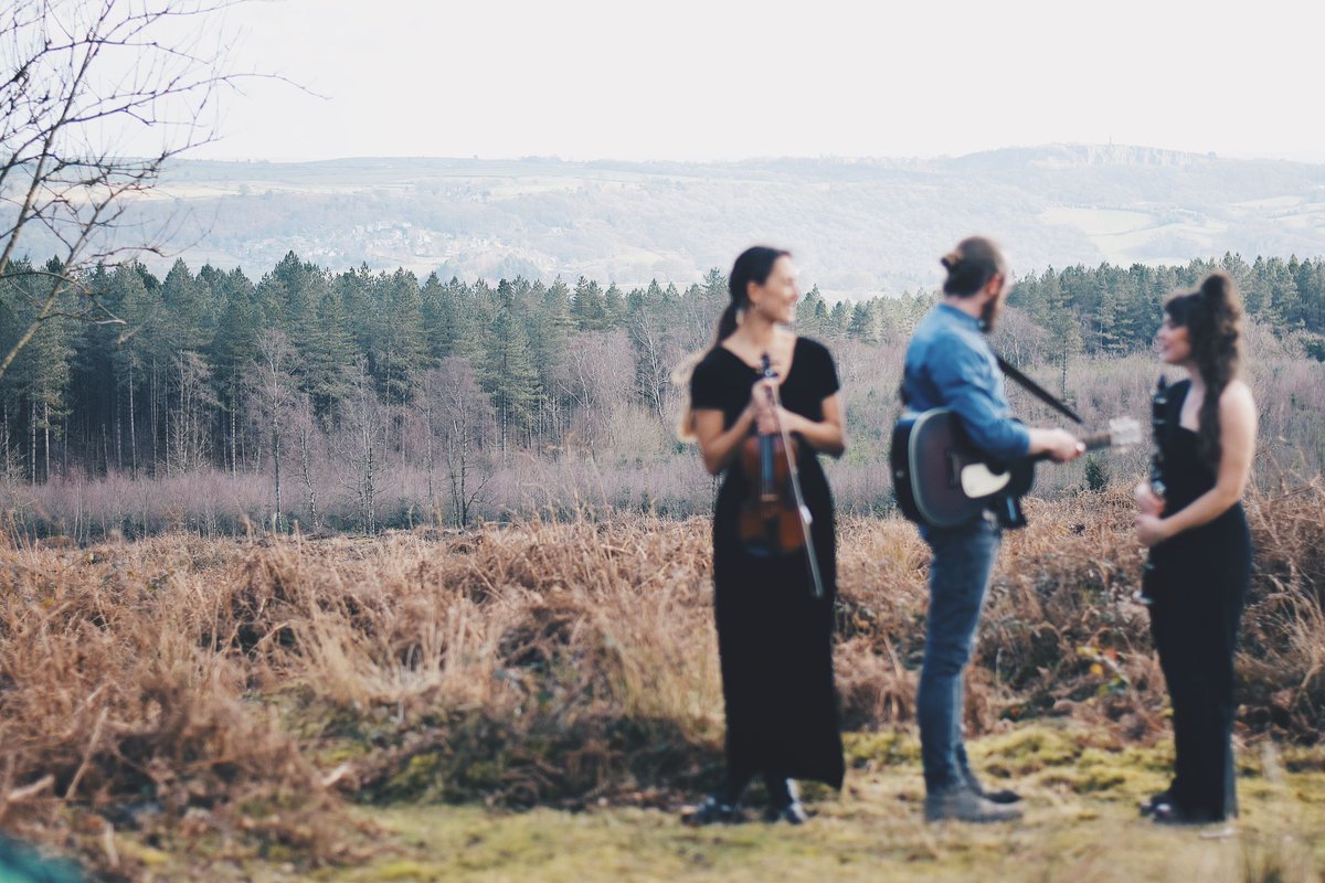 Focusing in on that gorgeous view 🌿 
We are truly lucky to live so close to this beautiful countryside, and it really does impact the music we create.

#nature #music #naturalworld #peakdistrict #music #discoverunder1k #explorepage #storytelling #characterisation #artist #create