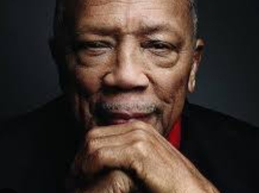 A very Happy Birthday to The Maestro Quincy Jones @91 years young, Q continues to be a shining example of Greatness in his wide field...if We're giving out flowers, he deserves a whole garden..❤️MFR @quincyjones #producer #maestro #arranger
