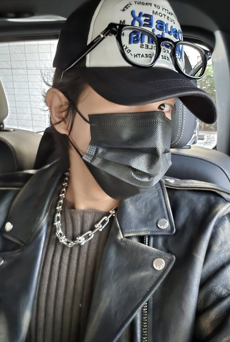 [ #제이크’s Post ] 240315

#JAKE: What could be under the hat?

<a href="/ENHYPEN_members/">ENHYPEN</a> <a href="/ENHYPEN/">ENHYPEN OFFICIAL</a> #ENHYPEN #엔하이픈