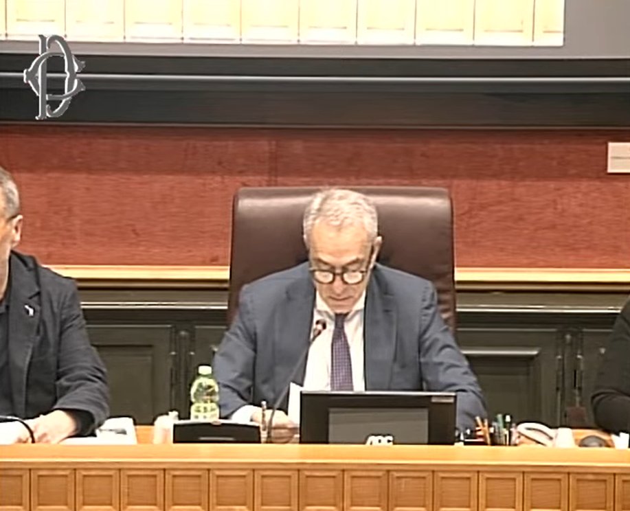 Autonomia differenziata: in Commissione #AffariCostituzionali, audizione di Vincenzo Carrieri - <a href="/UniCalPortale/">Università della Calabria</a>, Paolo Liberati - <a href="/UnivRoma3/">Università Roma Tre</a> e Gianfranco Viesti - <a href="/unibait/">Uniba.it Aldo Moro</a>. 

Segui la diretta: bit.ly/AffariCostituz… 
#OpenCamera