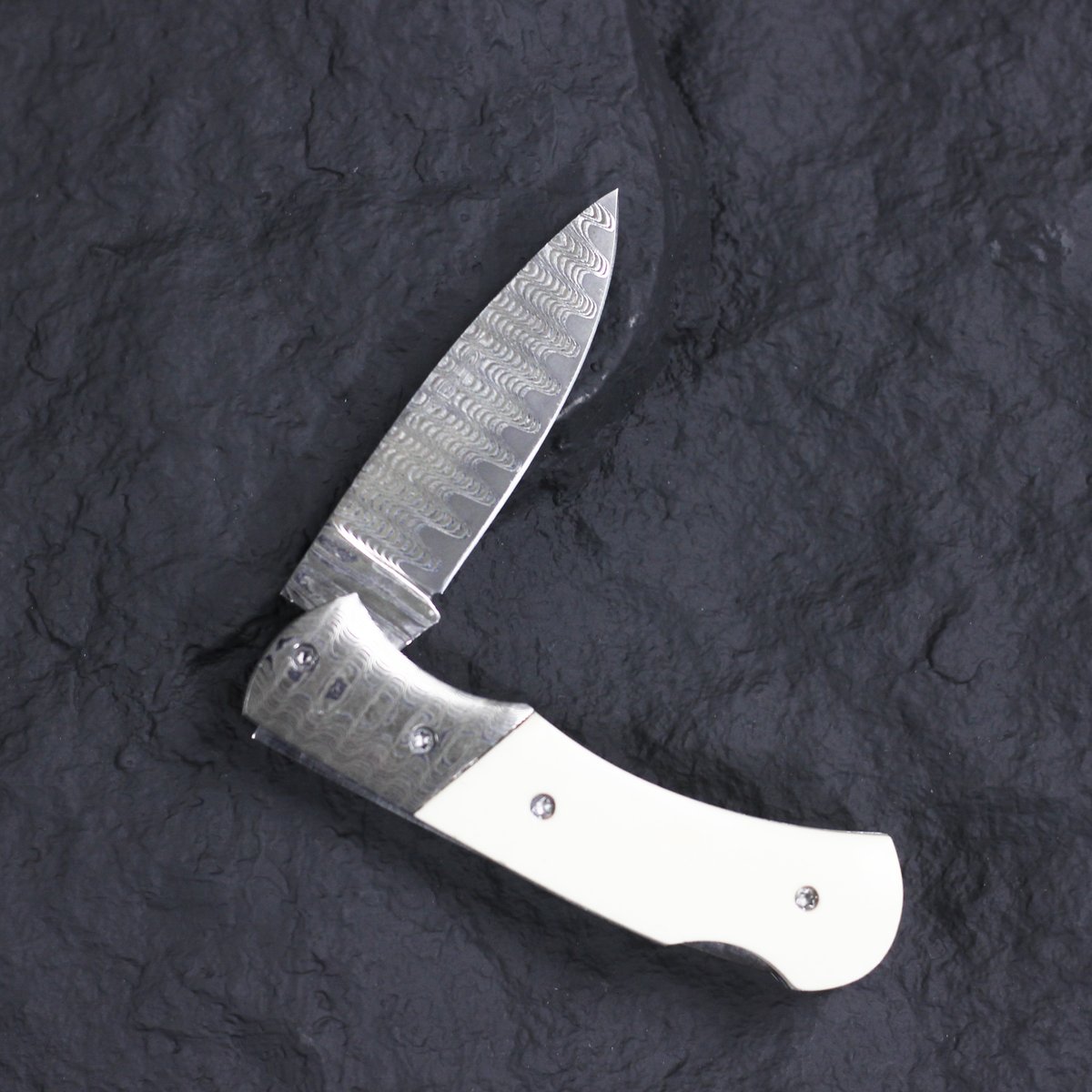 SunlongKnives's tweet photo. Tiny but mighty! Our Damascus steel folding knife is the perfect blend of elegance and utility, making it the ultimate gift for outdoor-loving ladies. 🎁🌲

#sunlong #yousunlongknife #Gift #girl #knifelover #PocketPower #OutdoorElegance https://t.co/A2n6GneRhD