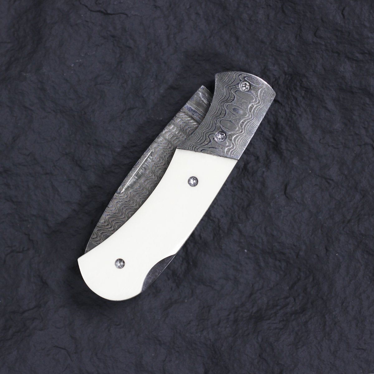 SunlongKnives's tweet photo. Tiny but mighty! Our Damascus steel folding knife is the perfect blend of elegance and utility, making it the ultimate gift for outdoor-loving ladies. 🎁🌲

#sunlong #yousunlongknife #Gift #girl #knifelover #PocketPower #OutdoorElegance https://t.co/A2n6GneRhD