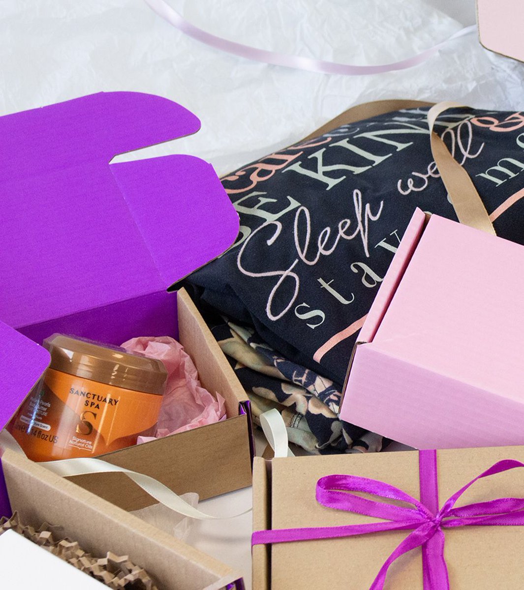 Boxed_Up's tweet image. Seeking packaging to reflect your brand spirit?
We’ve got you covered with our inspirational packaging range! 
So, whether you're sending clothing, candles, beauty products, or fresh bakes, we’ve got a box for that! 📦📲🚛

#giftbox #boxmanufacturing #colouredboxes #cardboardbox