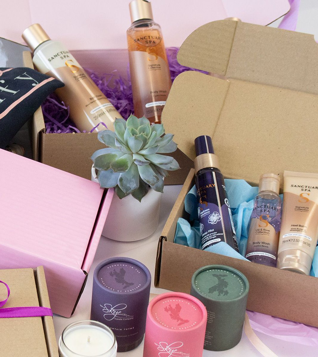 Boxed_Up's tweet image. Seeking packaging to reflect your brand spirit?
We’ve got you covered with our inspirational packaging range! 
So, whether you're sending clothing, candles, beauty products, or fresh bakes, we’ve got a box for that! 📦📲🚛

#giftbox #boxmanufacturing #colouredboxes #cardboardbox