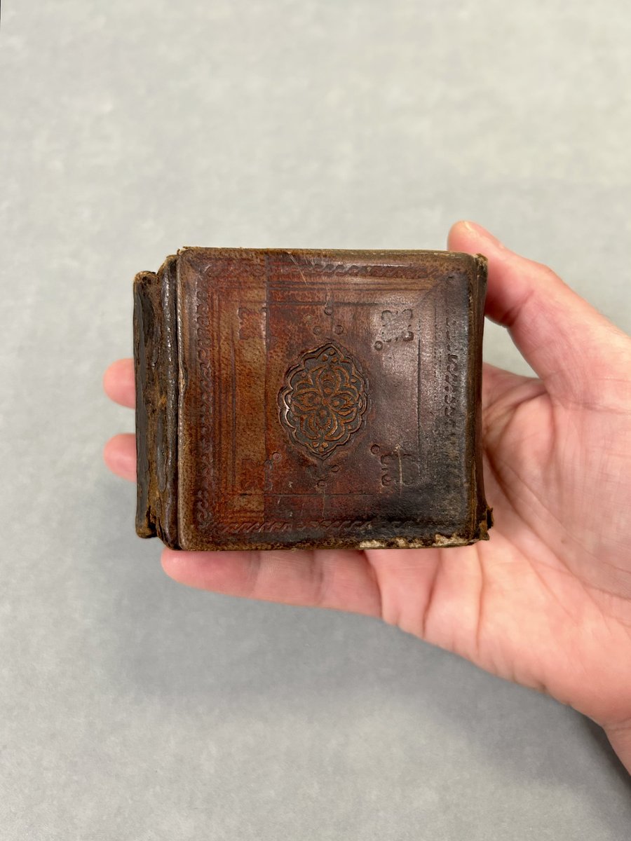 iamkristinesr's tweet image. CUL Or. 1942, Dalāʼil al-khayrāt and prayers, undated, North Africa or al-Andalus.

#cambridgeuniversitylibraries #MiniatureBook #MiniatureBinding #IslamicManuscripts #RamadanKareem
