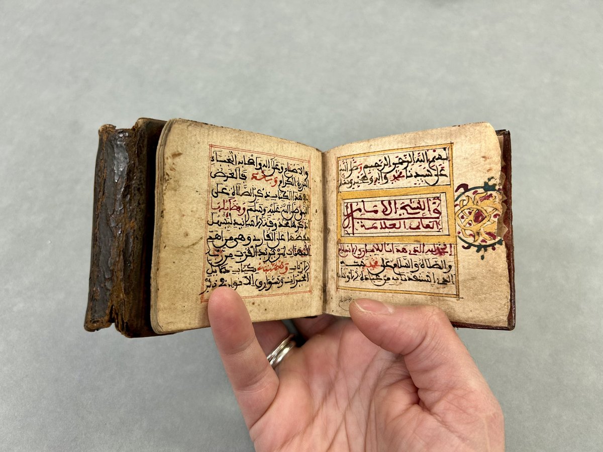 iamkristinesr's tweet image. CUL Or. 1942, Dalāʼil al-khayrāt and prayers, undated, North Africa or al-Andalus.

#cambridgeuniversitylibraries #MiniatureBook #MiniatureBinding #IslamicManuscripts #RamadanKareem