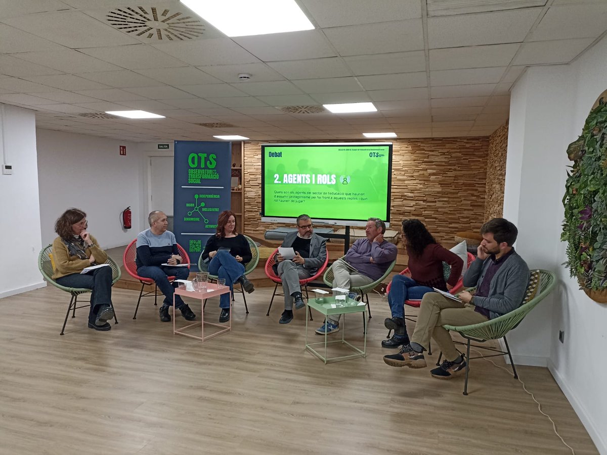 OTS_org's tweet photo. Continuem el debat parlant dels #agents, #rols i #reptes de l’educació en la transformació social.
"Quins són els agents del sector educació que haurien d'assumir protagonisme per fer front a aquests reptes i quin rol haurien de jugar?"
👉Estem aquí: https://t.co/fWGZrYMmIg https://t.co/VjN7mhrqyG