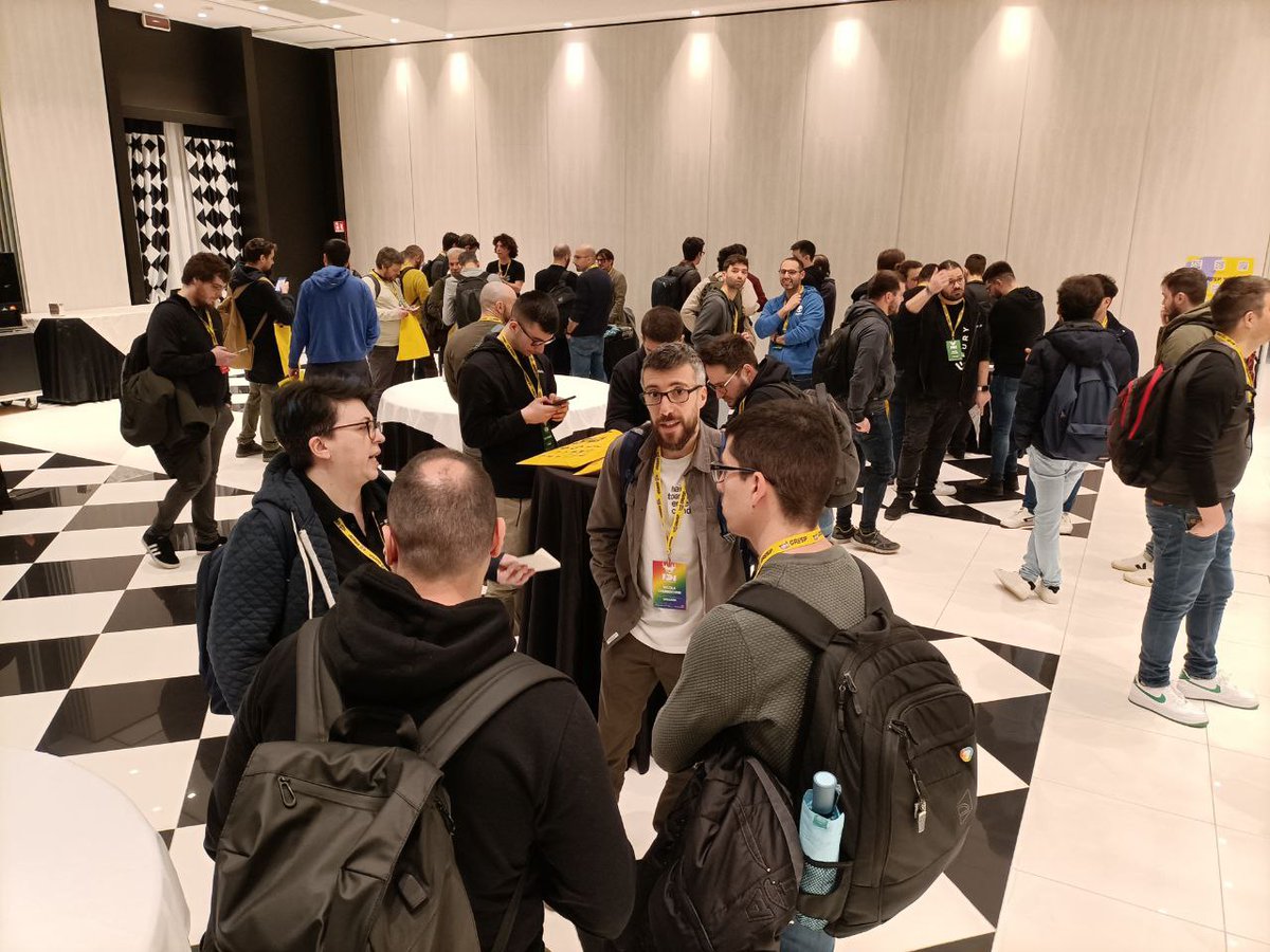 grusp's tweet photo. Comincia la dodicesima edizione di edizione di @IncontroDevOpsItalia. 😍Fabio Mora e Raffaele Colace sono gli MC più rock della storia di GrUSP #IDI24 https://t.co/ZLhyFENKav