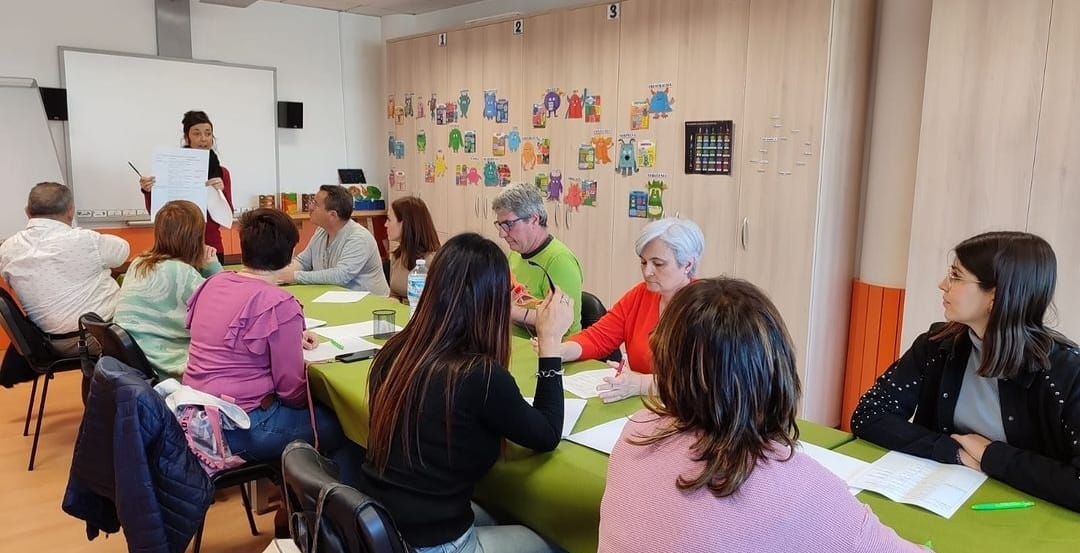 TPCARTAGENARM's tweet photo. Jornada estratégica del pasado miércoles 13 de Marzo, organizada por la Federación de Salud Mental de la Región de Murcia. En ella, asistimos y participamos en primera persona tanto las profesionales como los familiares de entidades hermanas. https://t.co/aHsUfQm9wz