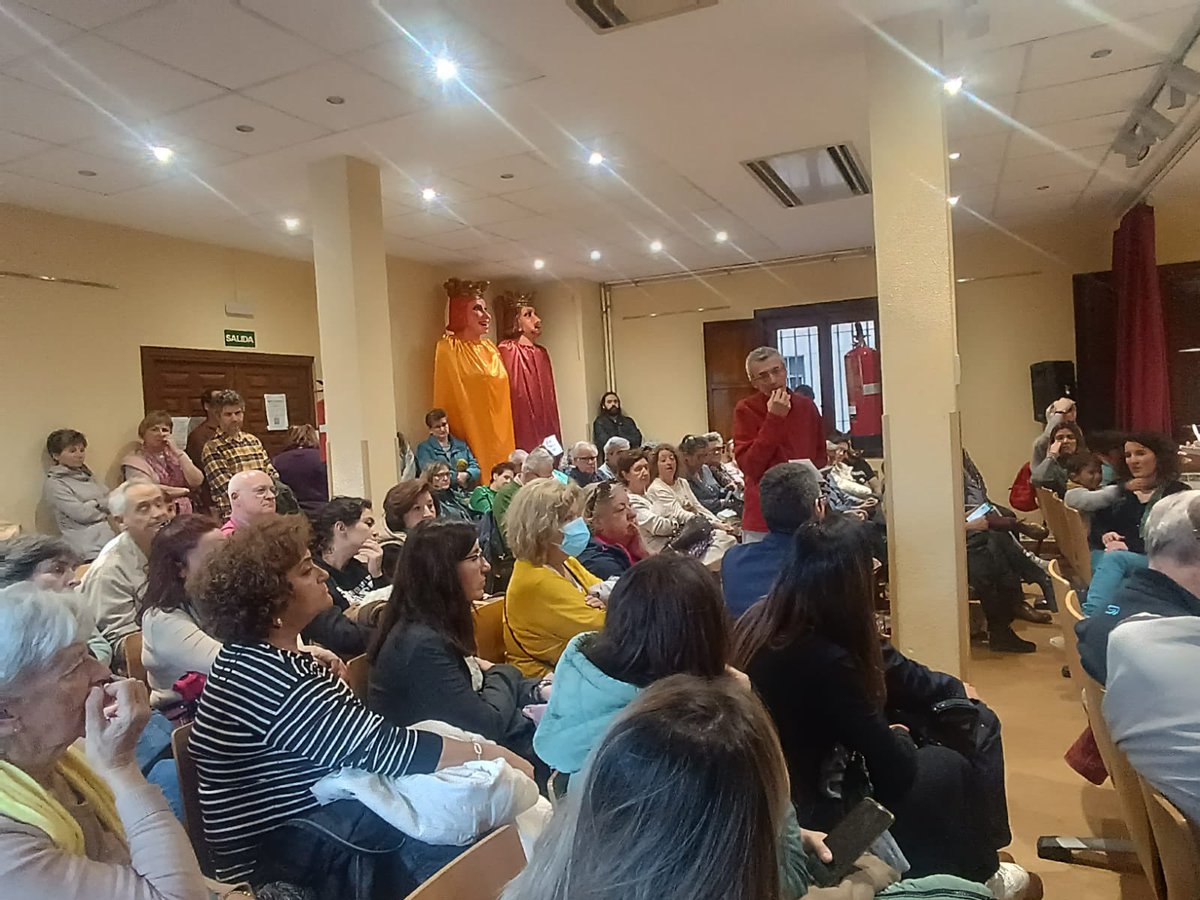 avValverde's tweet photo. Muy buena acogida ayer en la Asamblea Vecinal para pedir a la @JMDFuencarral una solución integral para que la calle Nuestra Señora de Valverde sea transitable, accesible y planificada a escala humana #remodelacionvalverde https://t.co/JvwkENEWsy