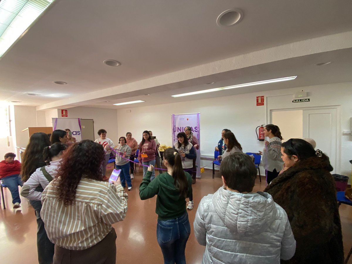 Continuamos la IV edición del proyecto ÚNICAS en @AYUNTAGUILAS . Agradecemos la participación de las entidades AFEMAC, @FUNDOWNMURCIA y el Centro de Día URCI, y sobre todo la de las 22 mujeres protagonistas que asistieron. ¡Sois ÚNICAS!