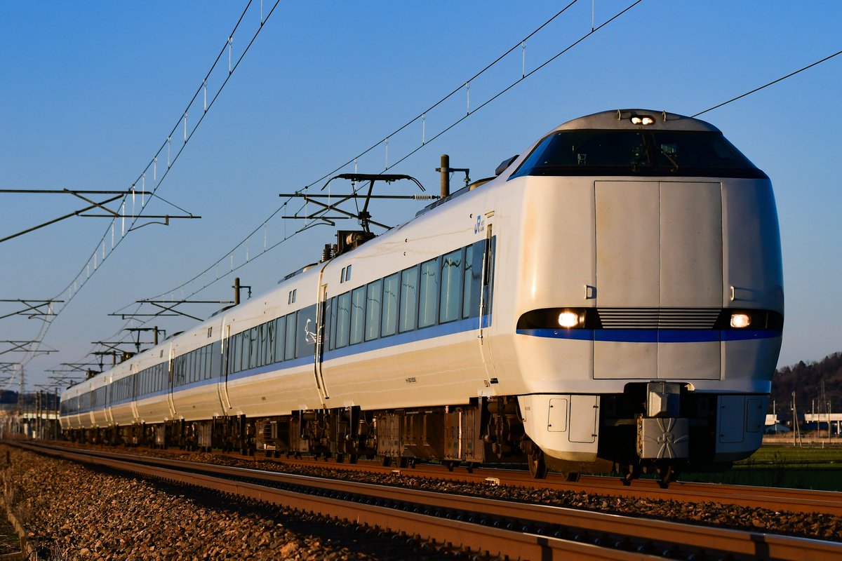 2104_w14's tweet photo. 2024/03/15 北陸本線
金沢〜敦賀間 ラストラン

小さい頃から身近に走っていた北陸本線の運行が遂に終わりを迎えます。
サンダーバードやしらさぎ等、特急街道北陸本線を走る列車を通して沢山の人と出会うことが出来ました。

ずっと大好きだよ。
今までありがとうございました。

#ありがとう北陸本線 https://t.co/0k8NnjRvo1