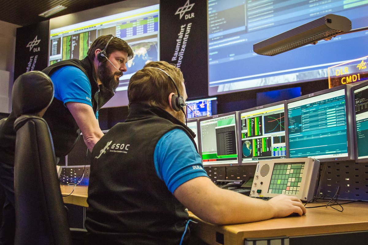 DLR_de's tweet photo. 🗨️#PIXL1 to German Space Operations Center (#GSOC). Das neue #CubeSat Kommunikationssystem wurde gemeinsam mit der @esa erfolgreich getestet. 📡🛰️ Dieser Erfolg ermöglicht eine verbesserte Steuerung von Kleinsatelliten & erweitert deren Anwendungsbereich: https://t.co/fqxhUtwoQa https://t.co/OYzAswnfN4