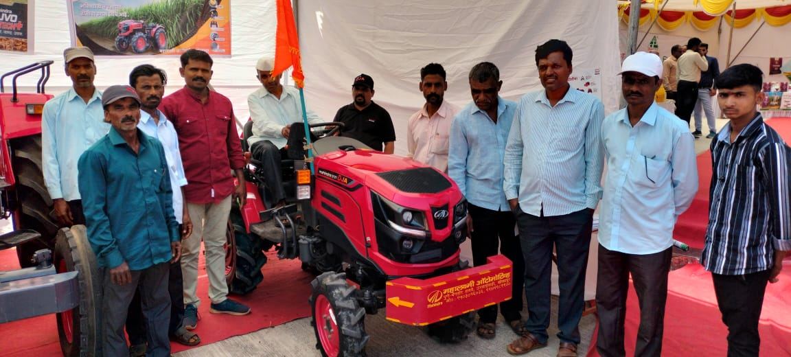 kjkrishimedia's tweet photo. Krishi Jagran's 'MFOI Samridh Kisan Utsav' powered by Dhanuka Agritech Ltd is happening in Kaneri, Kolhapur, Maharashtra today.
Hundreds of farmers have gathered to echo our sentiment of 'maximizing farmer's income for a prosperous Bharat'
#KrishiJagran #MFOI #SamridhKisanUtsav #MahindraTractors #dhanuka #dhanukaagritech #Kaneri #KVK #Kolhapur #maharashtra