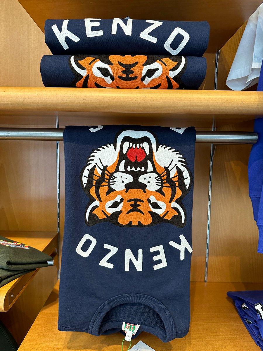 Alejandro_Moda's tweet photo. 🐯Nueva colección de @kenzo en nuestras tiendas. 
El icónico tigre vuelve renovado, ¡y nos encanta!

#alejandromoda #moda #kenzo https://t.co/IlTezto3J4