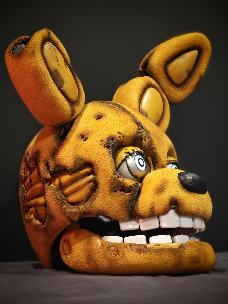 NoirDecade's tweet photo. Here some pictures of The yellow rabbit helmet i made 🐰.....the red eyes lighting is an easter egg fallowing the original prop created by jim henson screature shop
#wip #costest  #cosplayprogress  #fnaf  #fnafmovie  #fnafcosplay #springtrap  #springtrapcosplay  #theyellowrabbit https://t.co/Avxj7wKLBB
