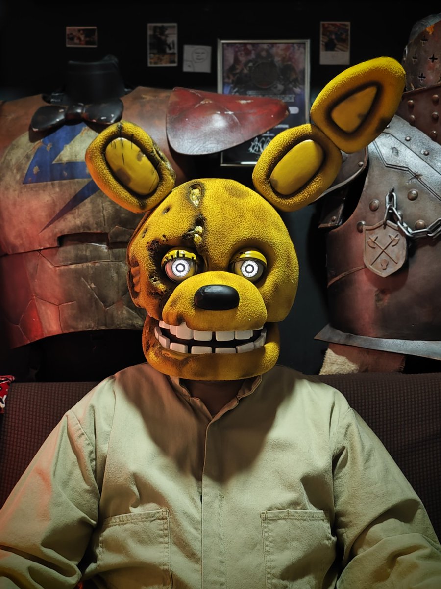 NoirDecade's tweet photo. Here some pictures of The yellow rabbit helmet i made 🐰.....the red eyes lighting is an easter egg fallowing the original prop created by jim henson screature shop
#wip #costest  #cosplayprogress  #fnaf  #fnafmovie  #fnafcosplay #springtrap  #springtrapcosplay  #theyellowrabbit https://t.co/Avxj7wKLBB