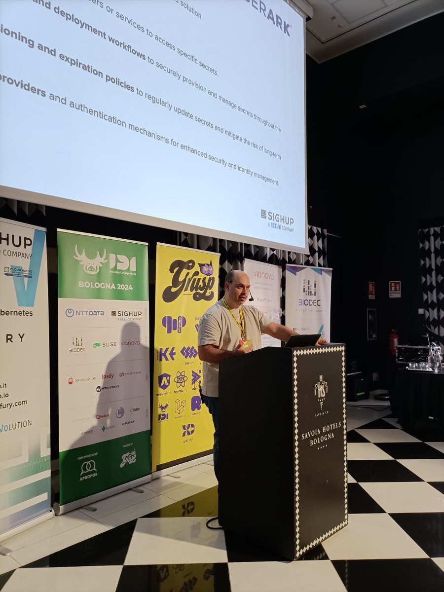 Partiamo con il keynote di Jacopo Nardielo 'The Art of (Cloud Native) Defense: Pillars of Kubernetes Security' Jacopo è founder di @SIGHUP_ #IDI24 #conf