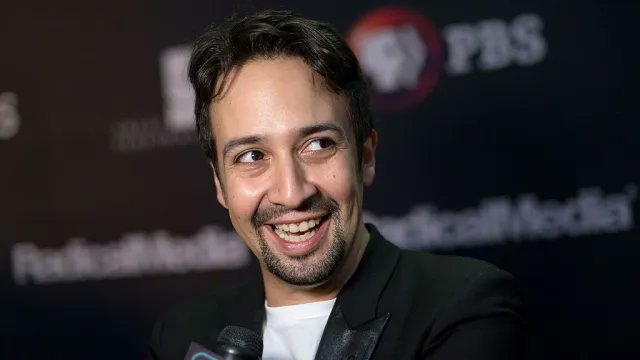FansiteLmm's tweet photo. Morning 🌄  happy Friday everyone 😀  back to the end of the week.. shaking things up next week just for a try will now be posting on a Tuesday and Friday x #lin #linmanuel #linmanuelmiranda #Friday #fridaypic #fridaypost https://t.co/grTWmzA2ZP