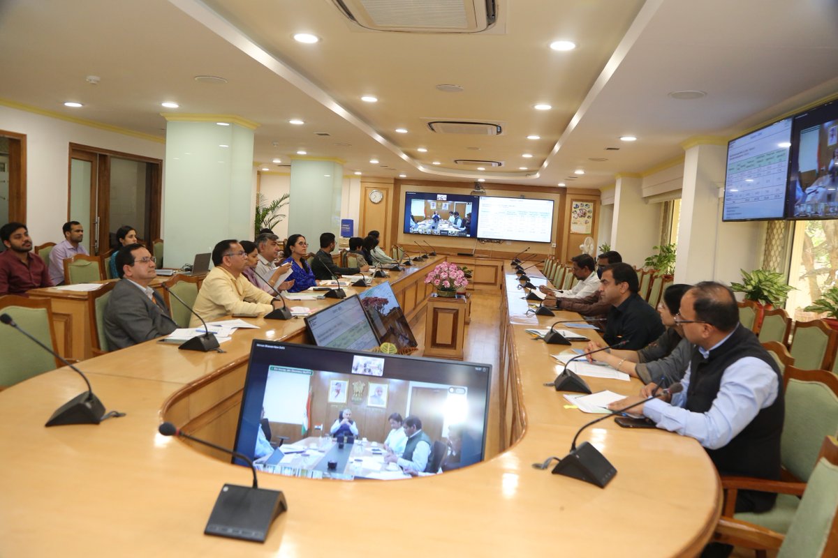 MoHUA approves Rs 925Cr worth of projects under the Swachh Bharat Mission for solid &amp; liquid waste management, IEC, and capacity building. The 12th National Advisory &amp; Review Committee chaired by Shri Anurag Jain, Secretary MOHUA, held discussions with senior officials from