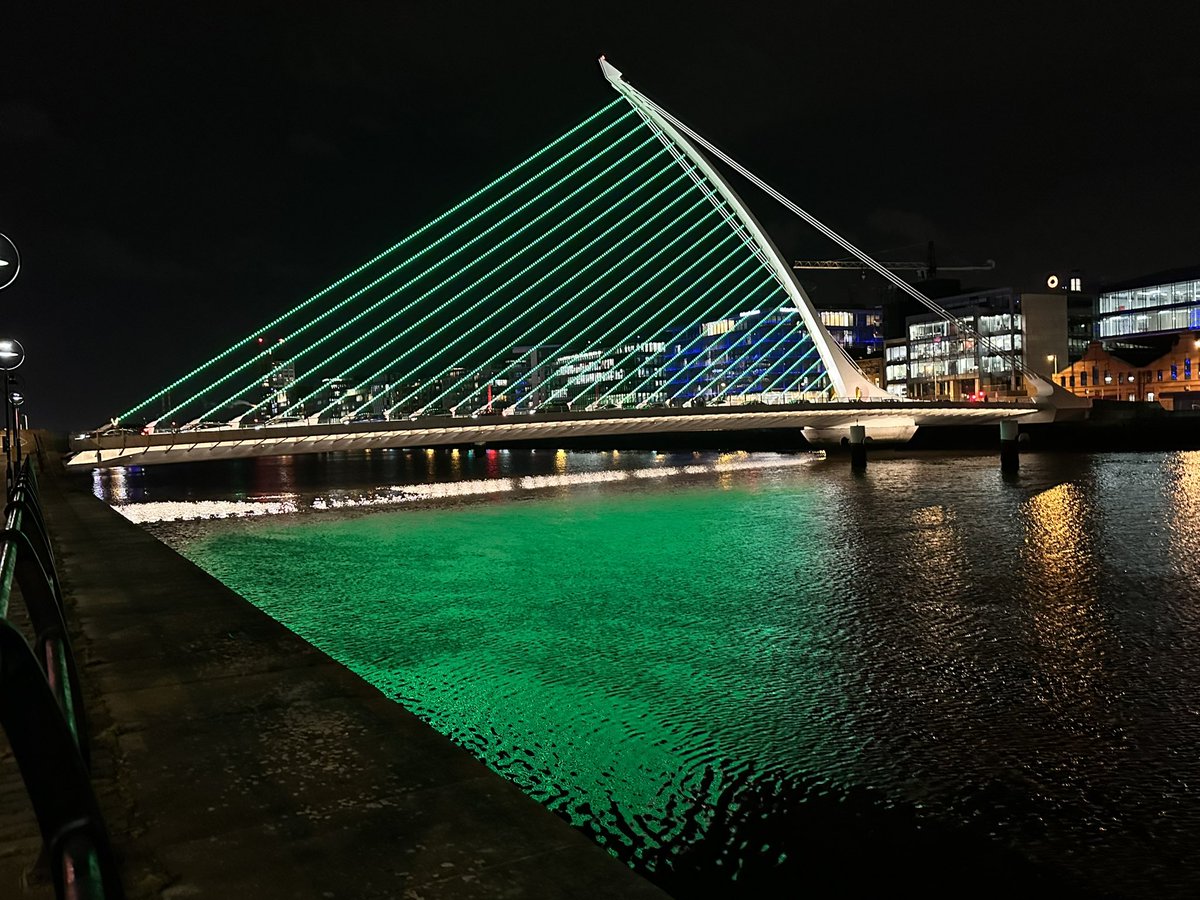 Samuel Beckett Bridge looking very green last night for #StPatricksDay #Dublin #StPaddysDay