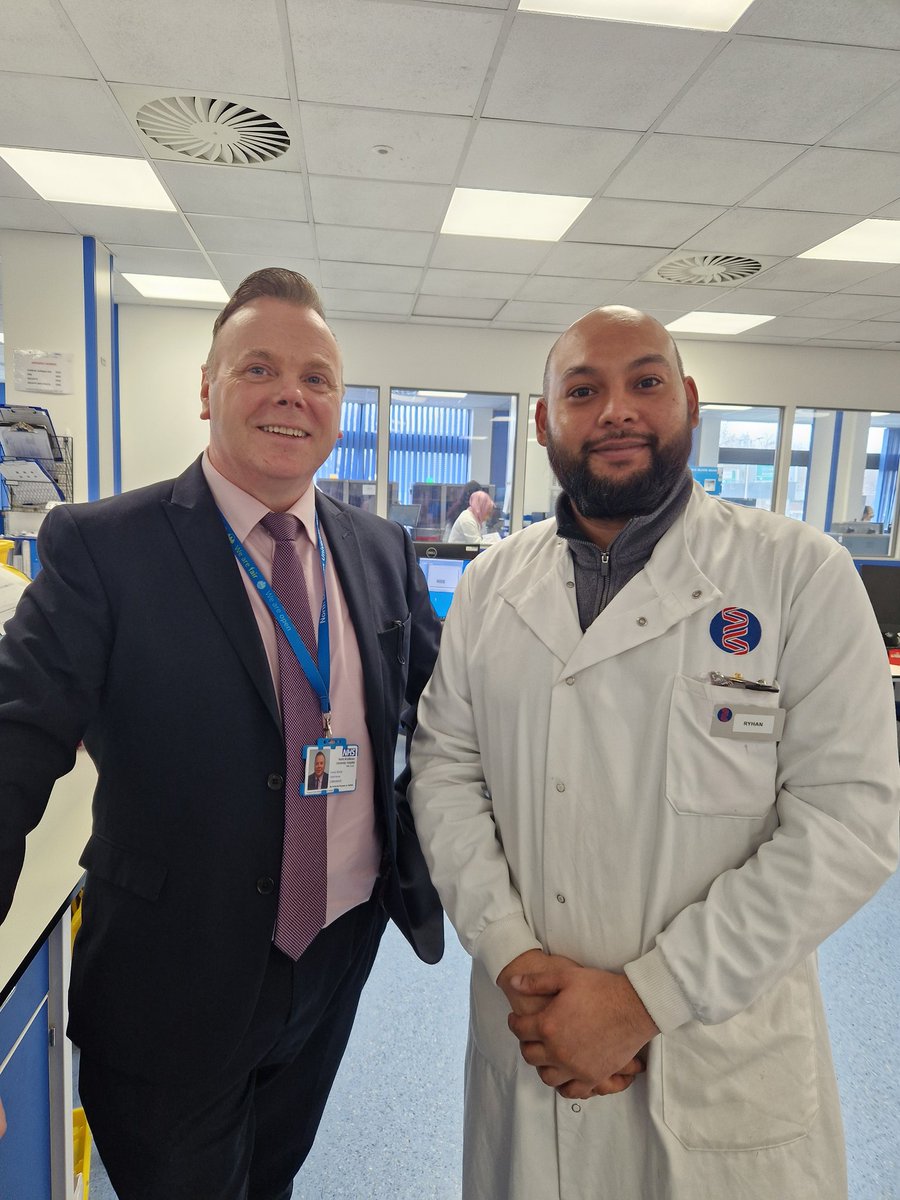 #HCSweek- An opportunity to thank and celebrate our healthcare scientists who do incredible work, often unseen, to keep care safe and effective. Always good to visit our pathology team @NorthMidNHS - this time with our chief nurse @lenny_byrne