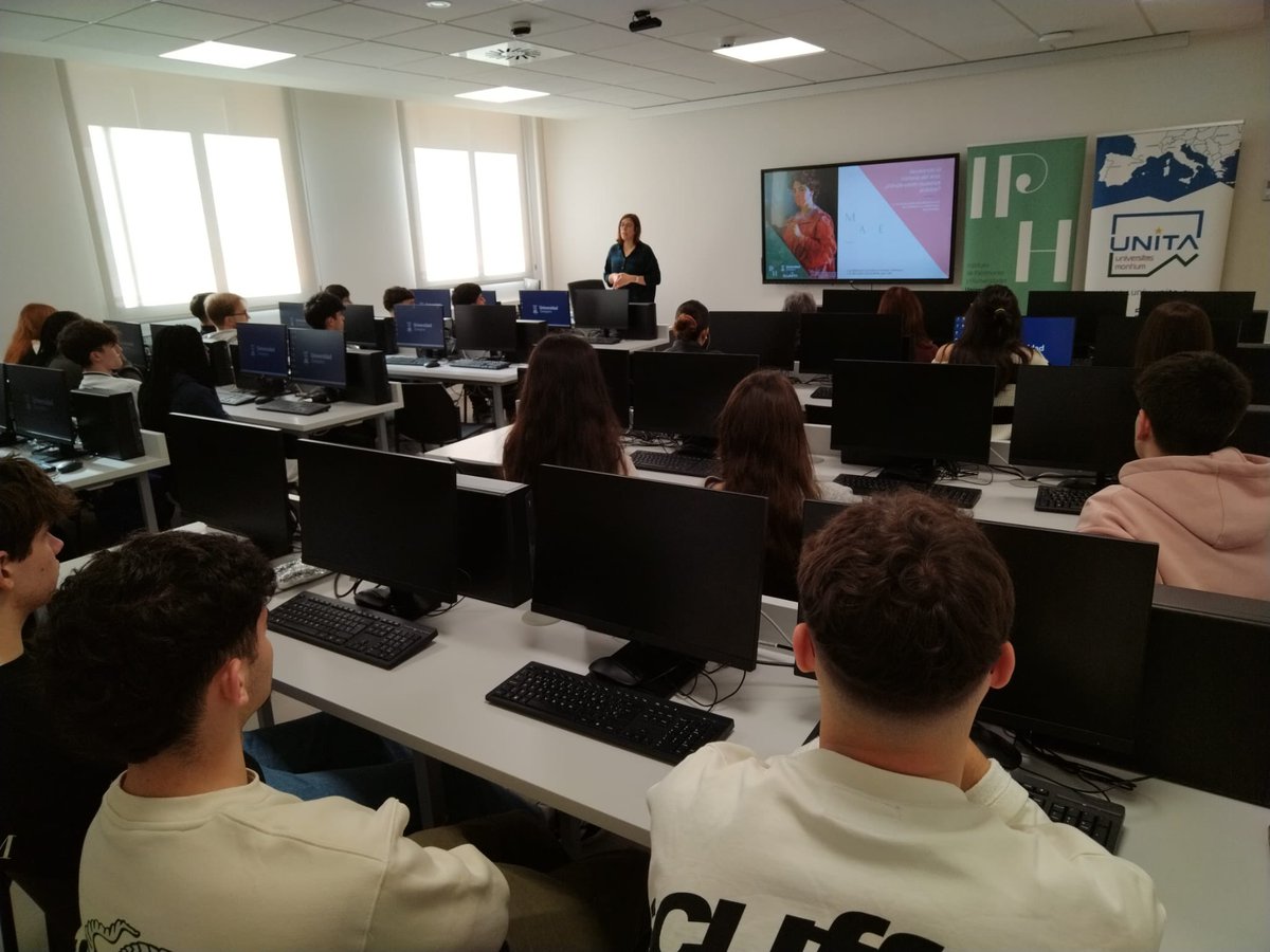 UMontium's tweet photo. 🧪🧬 Un grupo de 24 alumnos y alumnas de Bachillerato del IES Grande Covián de Zaragoza participa en la sesión de acercamiento de Ciencias a la Ciudadanía organizada por el Instituto de Patrimonio e Humanidades de la @unizar en el marco del proyecto #ReUNITA 👇 https://t.co/2KE5zYaBF2
