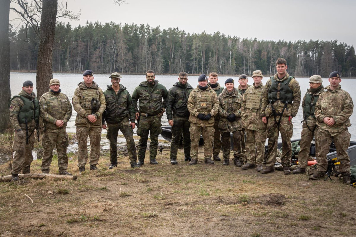 El EMAD ha comunicado que el Grupo Táctico Acorazado 'Málaga' del ejército español está llevando acabo una ejercicios sobre curso de agua en Bemowo Piskie Training Area, en Polonia