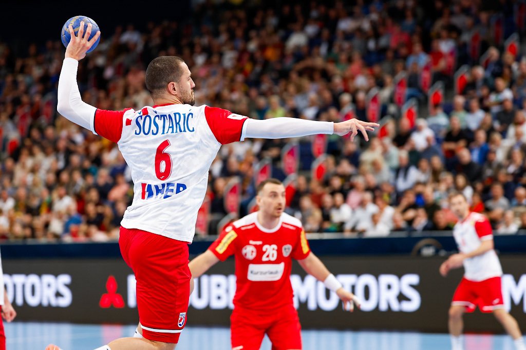 HRS_CHF's tweet photo. 🇭🇷 𝟭𝘀𝘁 𝘀𝘁𝗲𝗽 #roadtoparis ✔️
📸 #CROAUT
©️ @kolektiffimages
#crohandball https://t.co/YzneRgxU5n