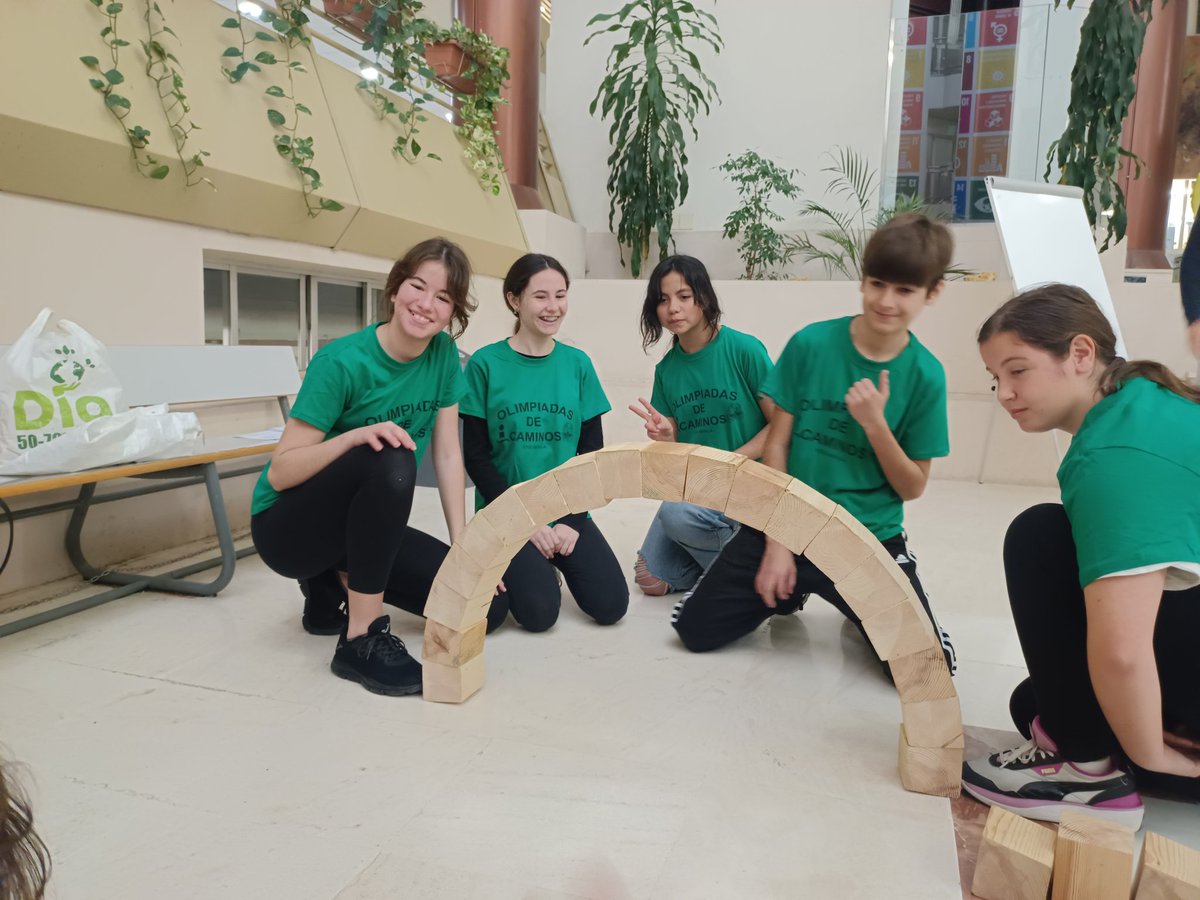 ETSIngenieria's tweet photo. ¡Comienza la VI Olimpiada de Ingeniería de Caminos, Canales y Puertos en la @ETSIngenieria! ¡Bienvenidos a todos y todas! Si lo vuestro es la ingeniería, en este Centro de la @unisevilla encontrareis una oferta de 8 grados en las distintas ramas de la ingeniería ¡Os esperamos! https://t.co/FXiiM7mMl0