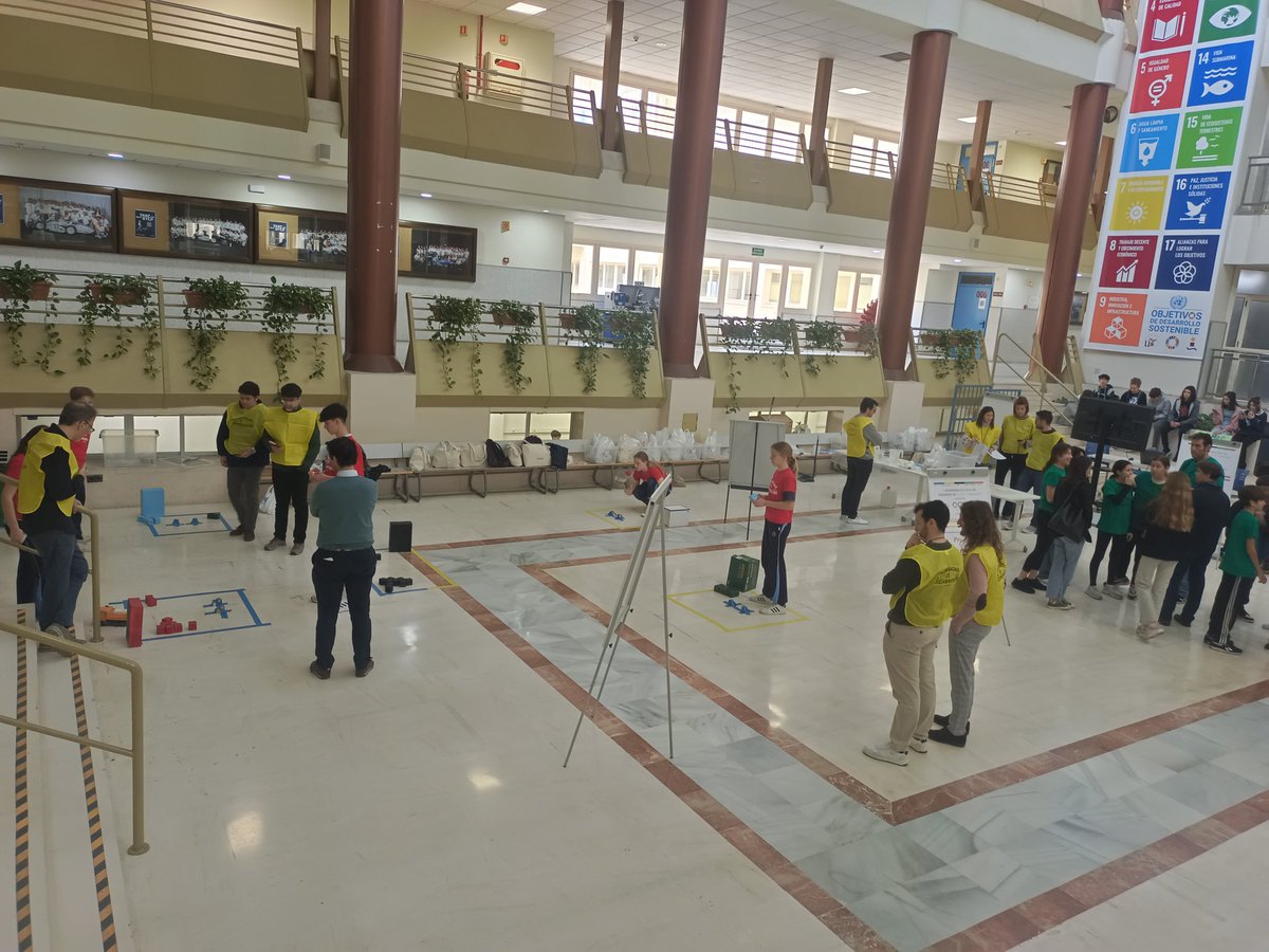 ETSIngenieria's tweet photo. ¡Comienza la VI Olimpiada de Ingeniería de Caminos, Canales y Puertos en la @ETSIngenieria! ¡Bienvenidos a todos y todas! Si lo vuestro es la ingeniería, en este Centro de la @unisevilla encontrareis una oferta de 8 grados en las distintas ramas de la ingeniería ¡Os esperamos! https://t.co/FXiiM7mMl0
