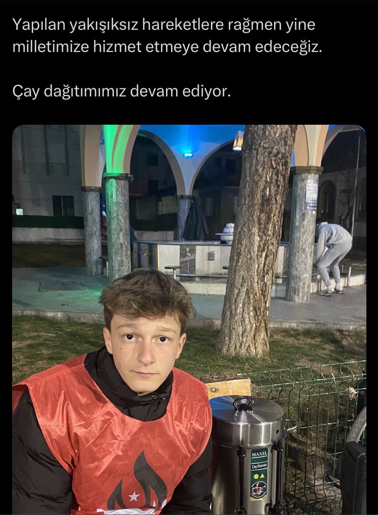 ambargo_tv's tweet photo. Esenyurt'ta DEM Parti ve CHP ilçe örgütü tarafından, Zafer Partisi Gençlik Kolları üyelerinin alıkonularak parti standının dağıtılmasının ardından; 

 Zafer Partili bir Türk gencinin paylaşımı görenleri duygulandırdı… https://t.co/i0FX6OUH5M