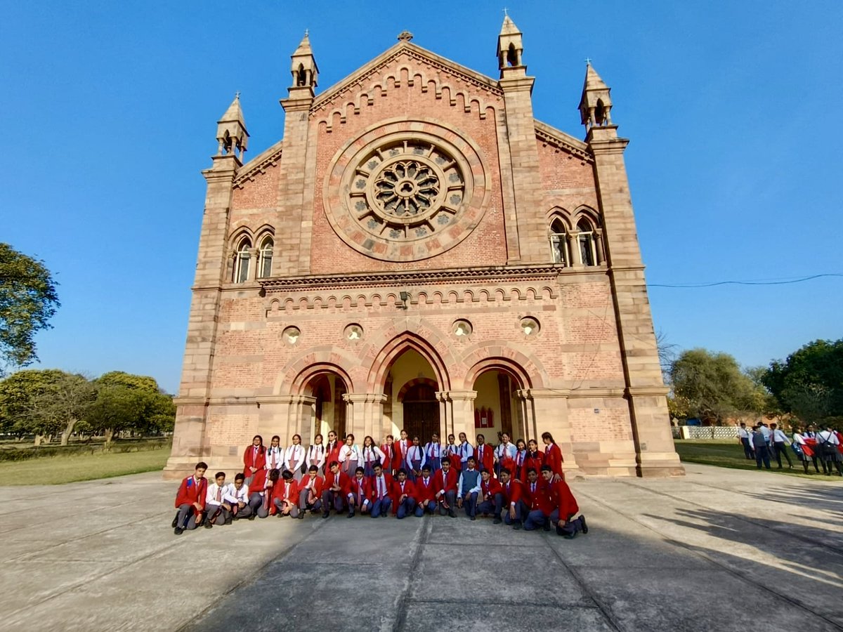 KanpurDarshan's tweet image. Sheiling house School trip - #kanpurdarshan
Students exploring historical and modern aspects of Kanpur 
#funwithlearning
Trip no.97
📍#soulschurch
#nanaraopark
#lightandsoundshow

@sheilinghouse_1958
#kanpur #kanpursmartcity #kanpurcity❤️