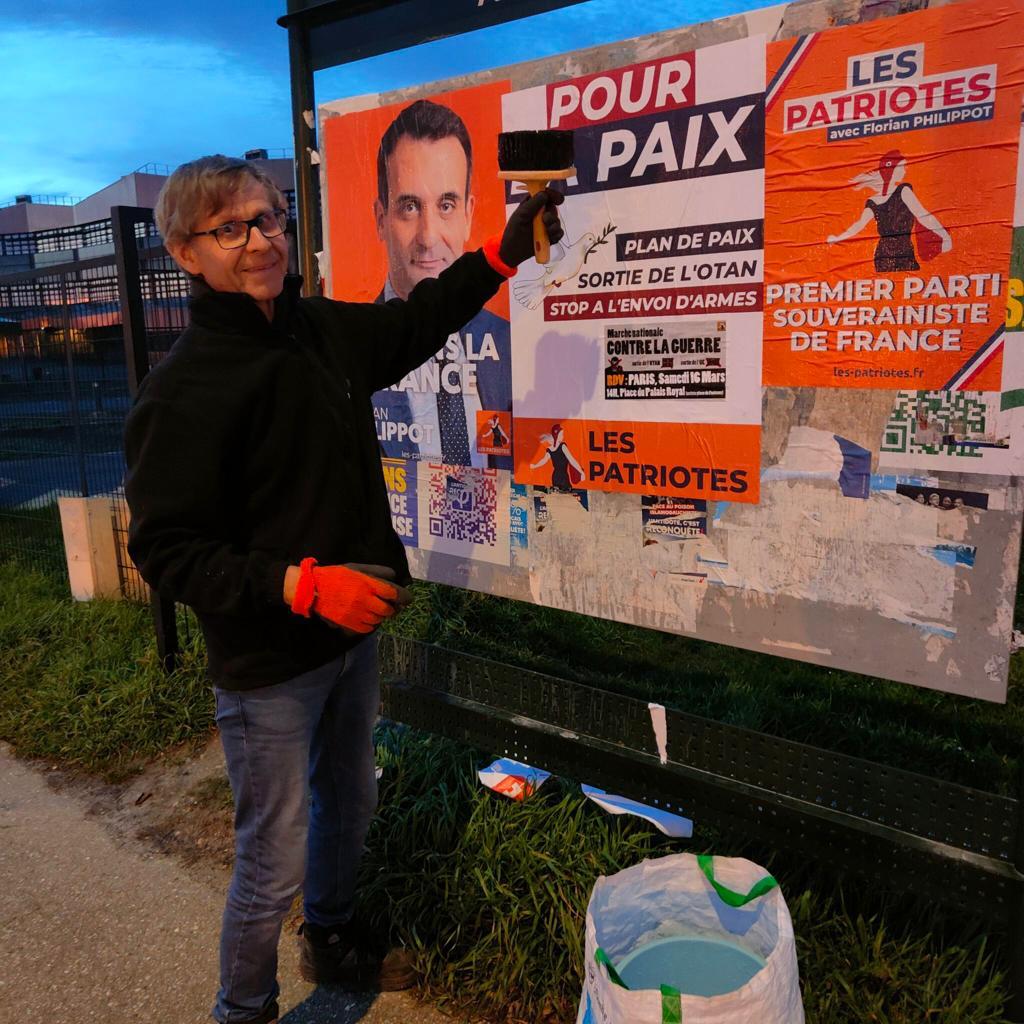 LesPatriotes_91's tweet photo. La #peur ou la #PAIX ? Les Francais doivent bien réfléchir le #9juin2024 : c'est pourquoi nous les #informons sans relâche dans toute l'Ile de France : la seule vraie #RUPTURE, ce sont nos propositions. A commencer par la #manifpourlaPaix de samedi 16. Place du Palais Royal 14h. https://t.co/JJpUhi1U8a