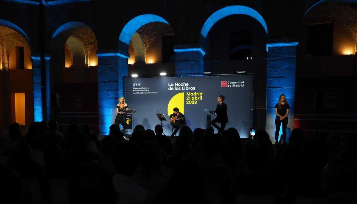 Libro_MAD's tweet photo. 🌗 En #LaNochedelosLibros te resultará sencillo encontrar algún plan que llame tu atención. 

📚 En su pasada edición condensó en una jornada 600 actividades en 150 instituciones, 100 librerías y 130 bibliotecas de toda la Comunidad de Madrid. ¡Te esperamos el 19 de abril! https://t.co/trBE9BE62d