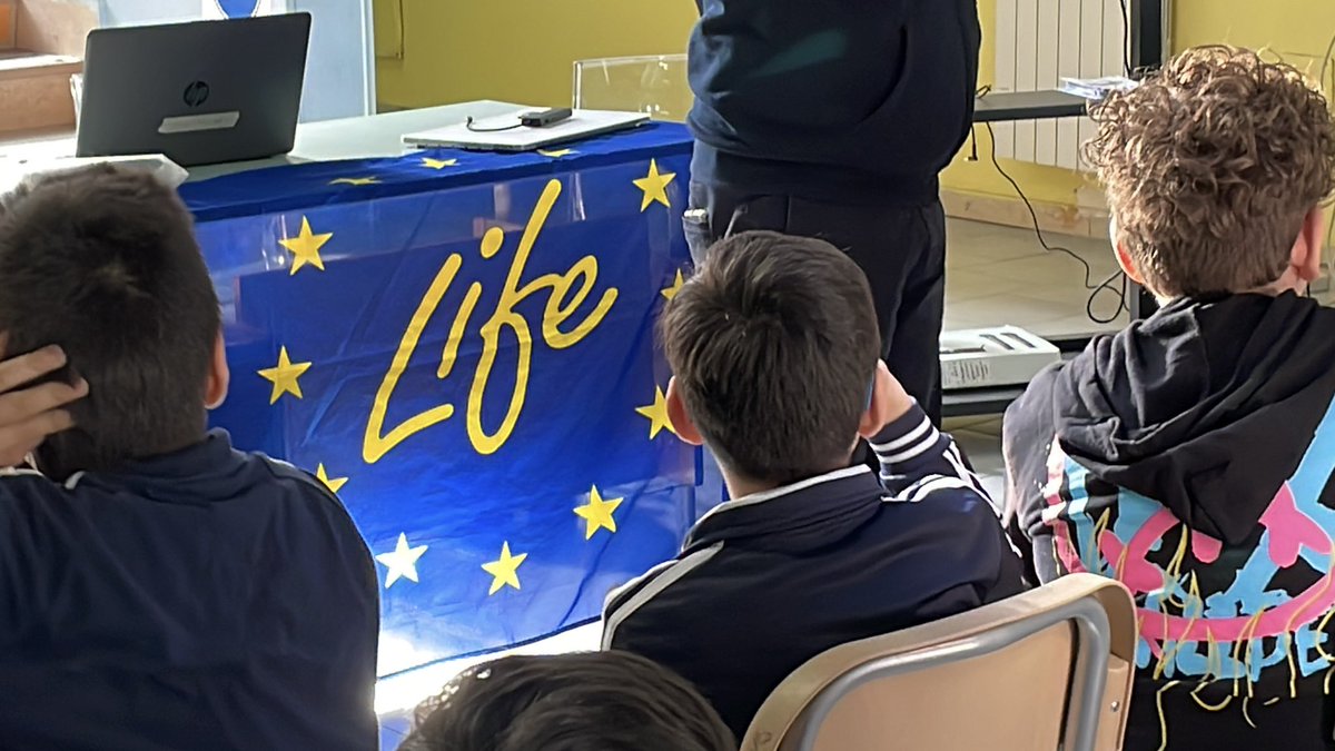 LifeEUsharks's tweet photo. Spreading #sharklove in schools near #ImportantSharkaabdRayAreas 🥰 #LivingTogether #Eusharks #LIFEproject #SharkConservation https://t.co/515MXs6P0W