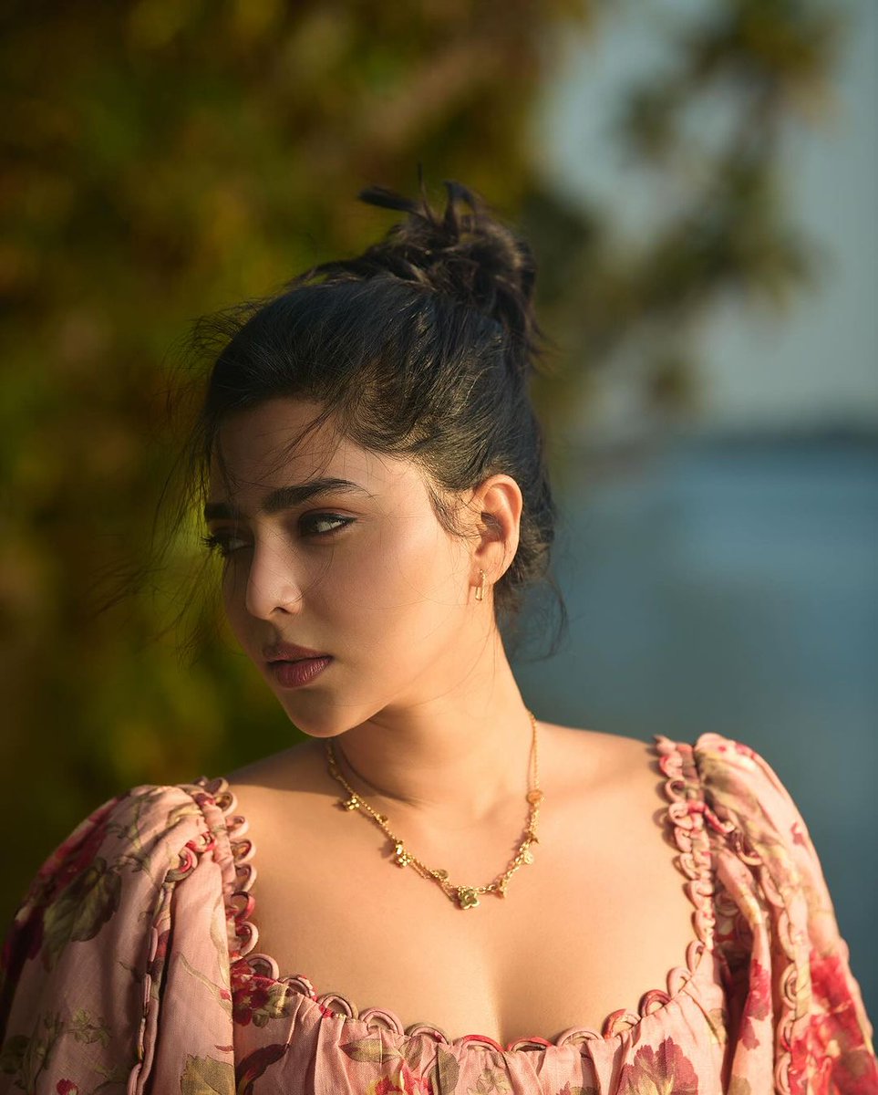 thepeoplesdesk's tweet photo. "Radiant as ever! ✨ Check out the latest stunning capture of Aishwarya Lekshmi, gracing our timelines with her elegance and charm. 💫 #AishwaryaLekshmi #BeautyInFrame"

@AishuLekshmi #TPD #thepeoplesdesk #Tamilactress #LAtestUpdate #TamilCinema #actress https://t.co/O30LxUpJnQ
