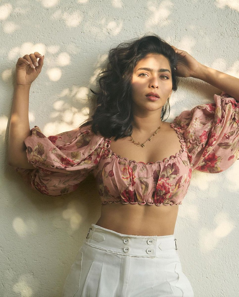 thepeoplesdesk's tweet photo. "Radiant as ever! ✨ Check out the latest stunning capture of Aishwarya Lekshmi, gracing our timelines with her elegance and charm. 💫 #AishwaryaLekshmi #BeautyInFrame"

@AishuLekshmi #TPD #thepeoplesdesk #Tamilactress #LAtestUpdate #TamilCinema #actress https://t.co/O30LxUpJnQ