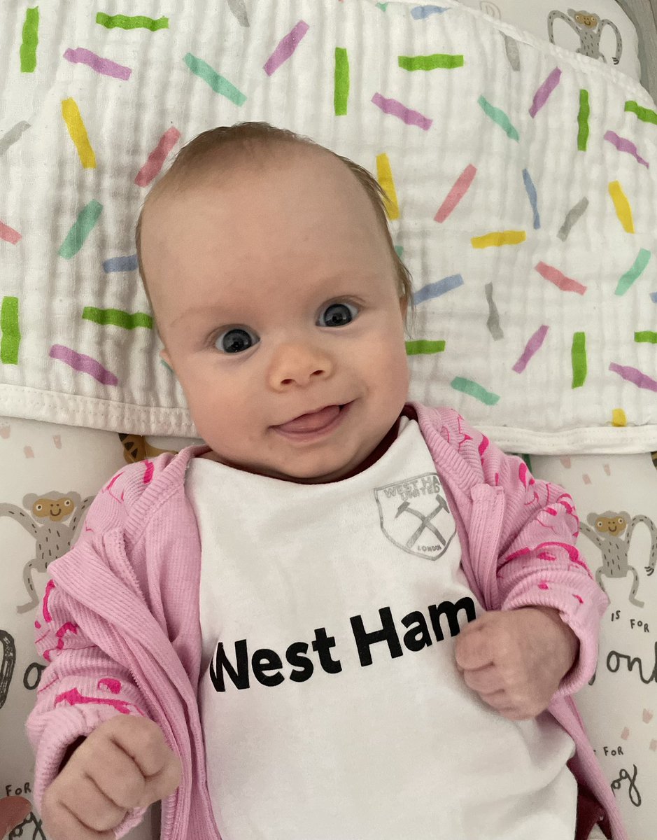hollseey's tweet photo. Waking up after a 5-0 West Ham win ⚒️ https://t.co/zfKF8EWYnx