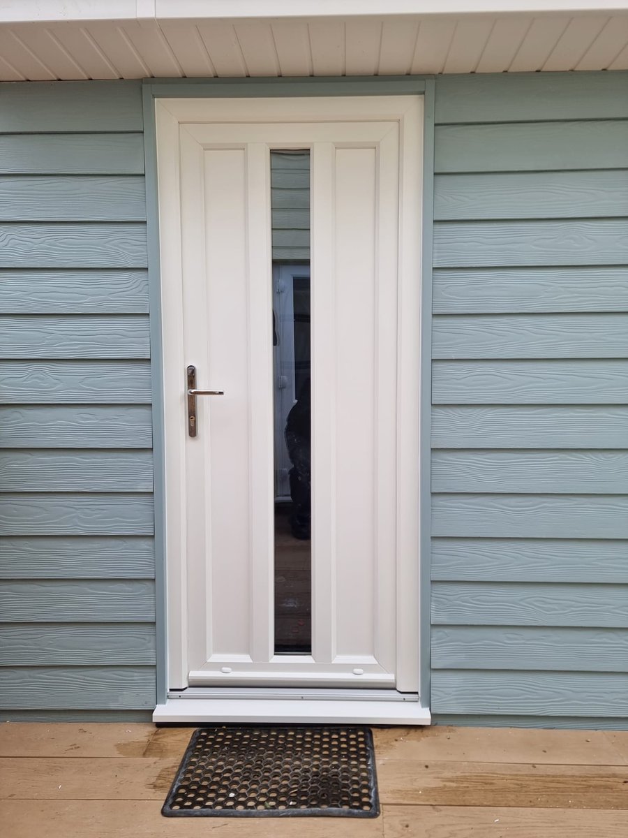 GlazingVillage's tweet photo. Sometimes White is all you need!
This is the Valencia 1 Door Design.
Finished in smooth white.
What a great colour contrast.
Another Excellent Installation from the Daylight Installations Team.
Find your perfect door now at:
https://t.co/hkbgu2oXFz https://t.co/LRnhzhAc02
