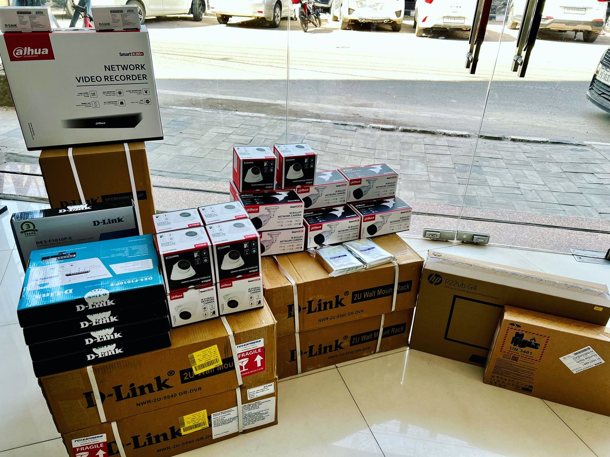 Litratimians's tweet photo. Surveillance Security Solution. 
Material moving to customer site. 

#Dahua #WesternDigital #DLink #HP 
#CCTVCamera #CCTVSecurity #surveillance https://t.co/lXoUE1BLUp