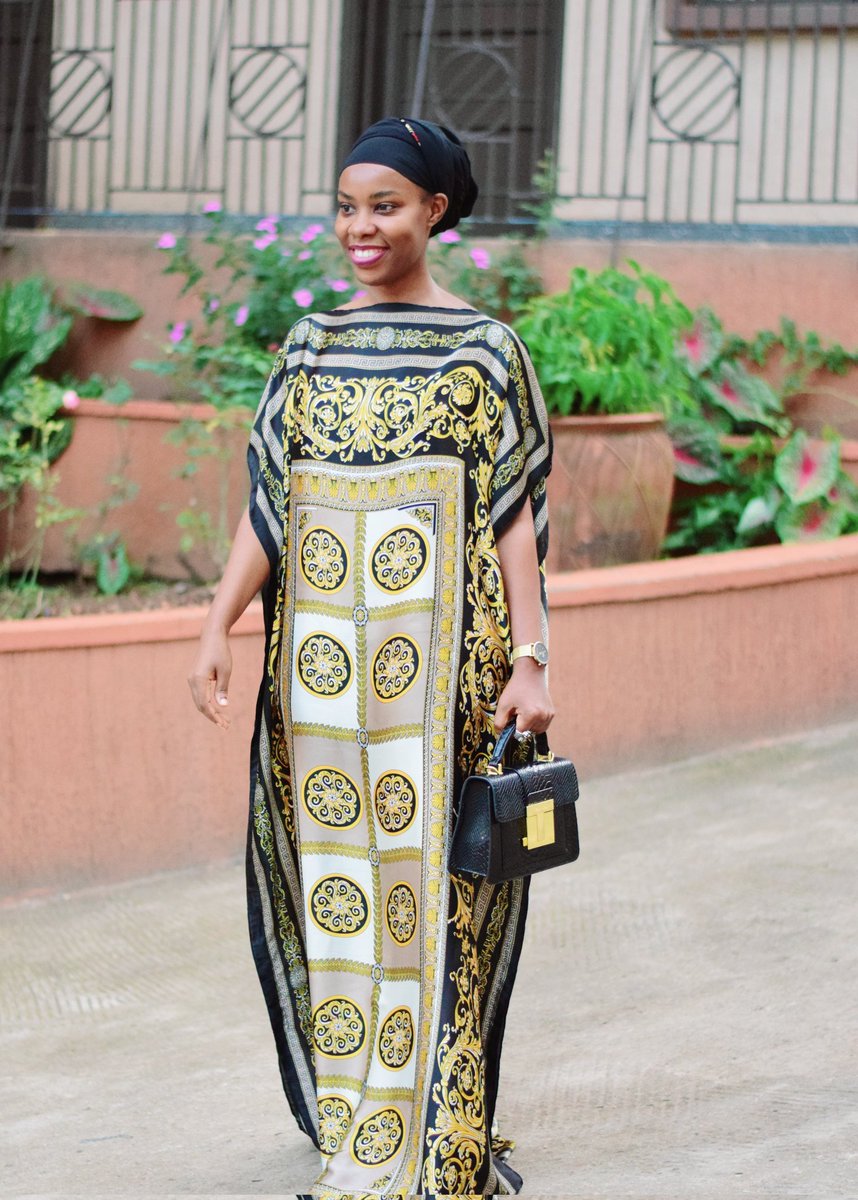 LuckyMbabazi's tweet image. When you dress up like a rich auntie , you know your pockets are empty. 😁