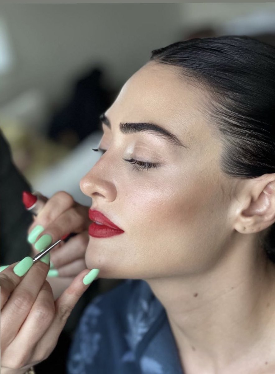 esbilgicetkinlk's tweet photo. #ElleLove dergisinin çekimlerinden Backstage ❤️
#EsraBilgiç • @esbilgic https://t.co/PpKr7b93X4