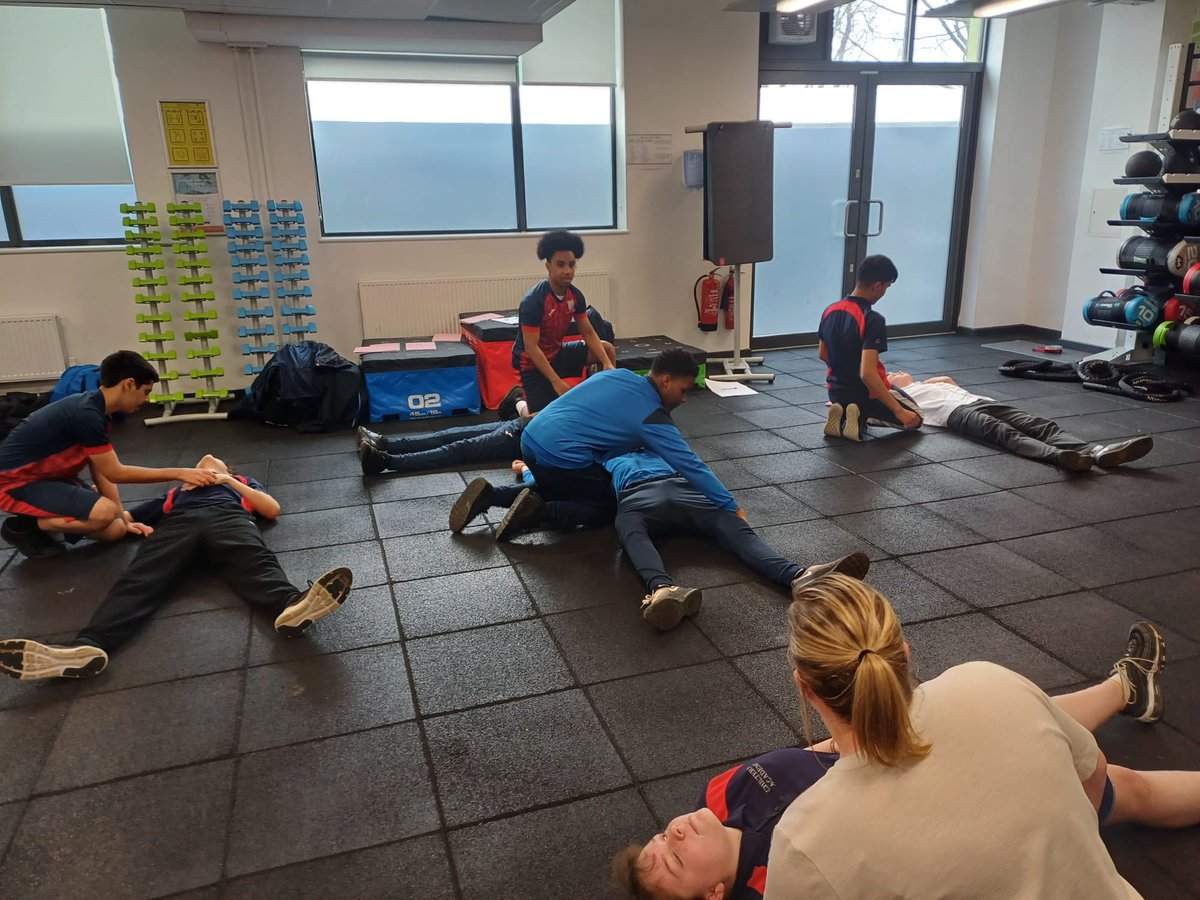 2nd workshop for our year 10 first aid course. Students are looking at how to deal with potential casualties and being assessed on their competenance