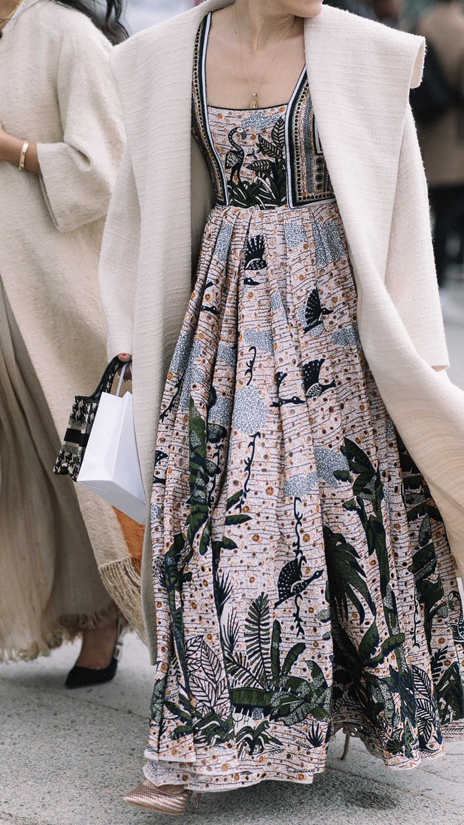 Catuk1066's tweet photo. You good folks of Twitter from the grift that keeps on gifting I give you #IAmOffToTheKitchenDear. Now ball gowns morning suits are a must, especially for flower/herb picking. However cooking can prove troublesome so your best casual @Dior @Hermes_Paris will do.