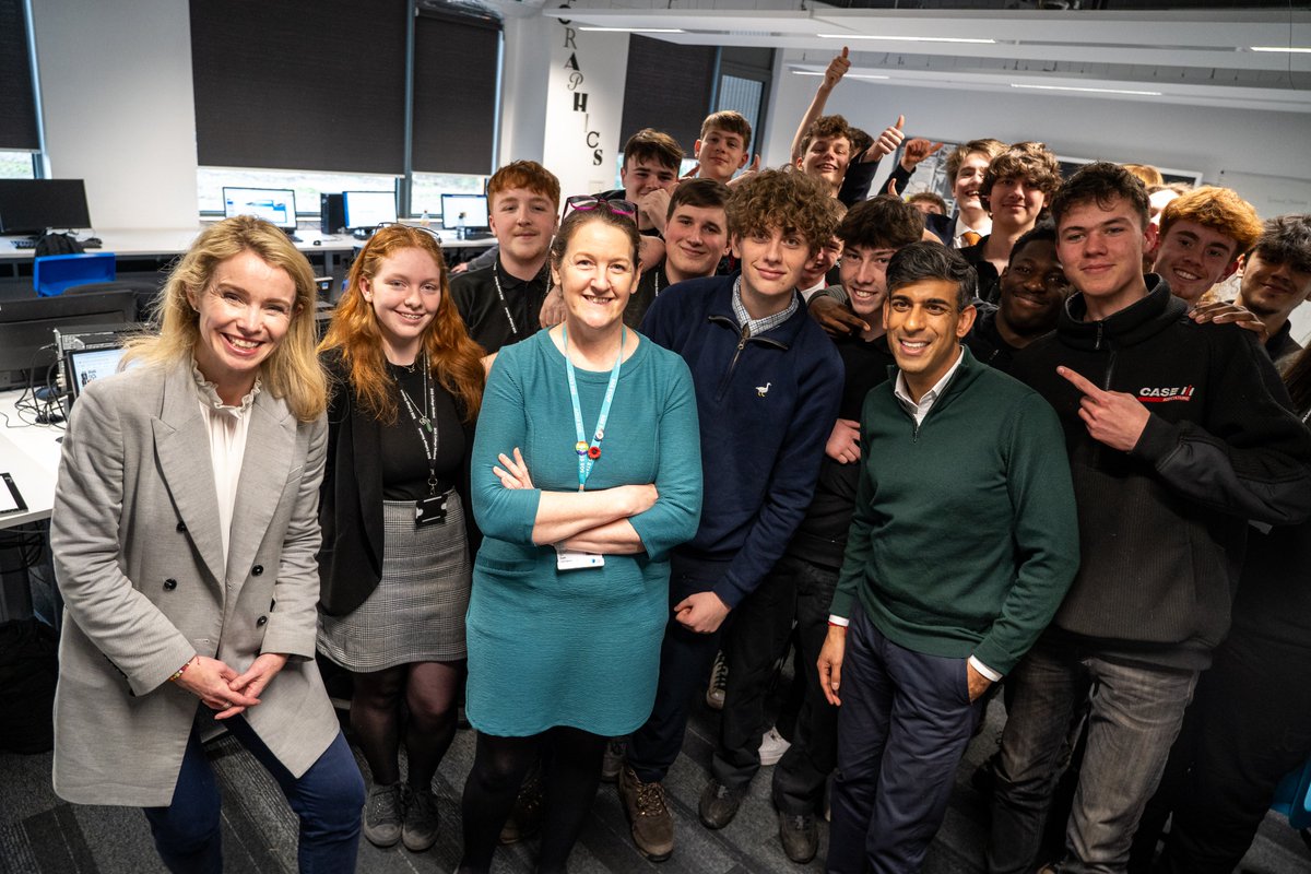 The Prime Minister @RishiSunak was in Gloucestershire yesterday meeting with the amazing staff who run our NHS, incredible teachers at a university technical college, and local businesses who are giving young people opportunities for the future.
