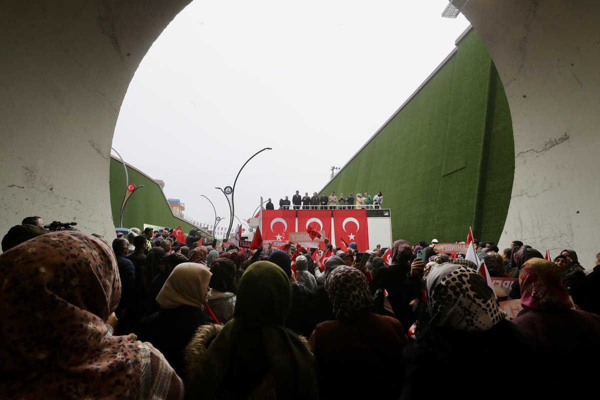 mtahmazoglu's tweet photo. Gaziantep Milletvekilimiz @AliSahin501, İlçe Başkanımız @mehmed_tiryaki, MHP Şahinbey İlçe Başkanımız Sn. @SeyitKarliSavci, Oda Başkanlarımız ve vatandaşlarımızın katılımı ile Şahinbey Belediyesi 100. Yıl Tünelleri'mizin trafiğe açılışını gerçekleştirdik.

Şehir merkezindeki trafik yükünü büyük ölçüde rahatlatacak tünellerimiz #TürkiyeYüzyılı'na hayırlı olsun.🇹🇷

#Şahinbey #Gaziantep
#GerçekBelediyecilik