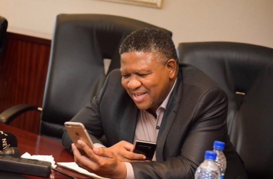 bk_tekane's tweet photo. @andymaqondwana Interpretation on @tboseZA 😂😂😂 Premium Content

Can we get more interpretations 😂

#BestTinTheCity #kayadrive #kayafm https://t.co/Hm1TubJ9Xm